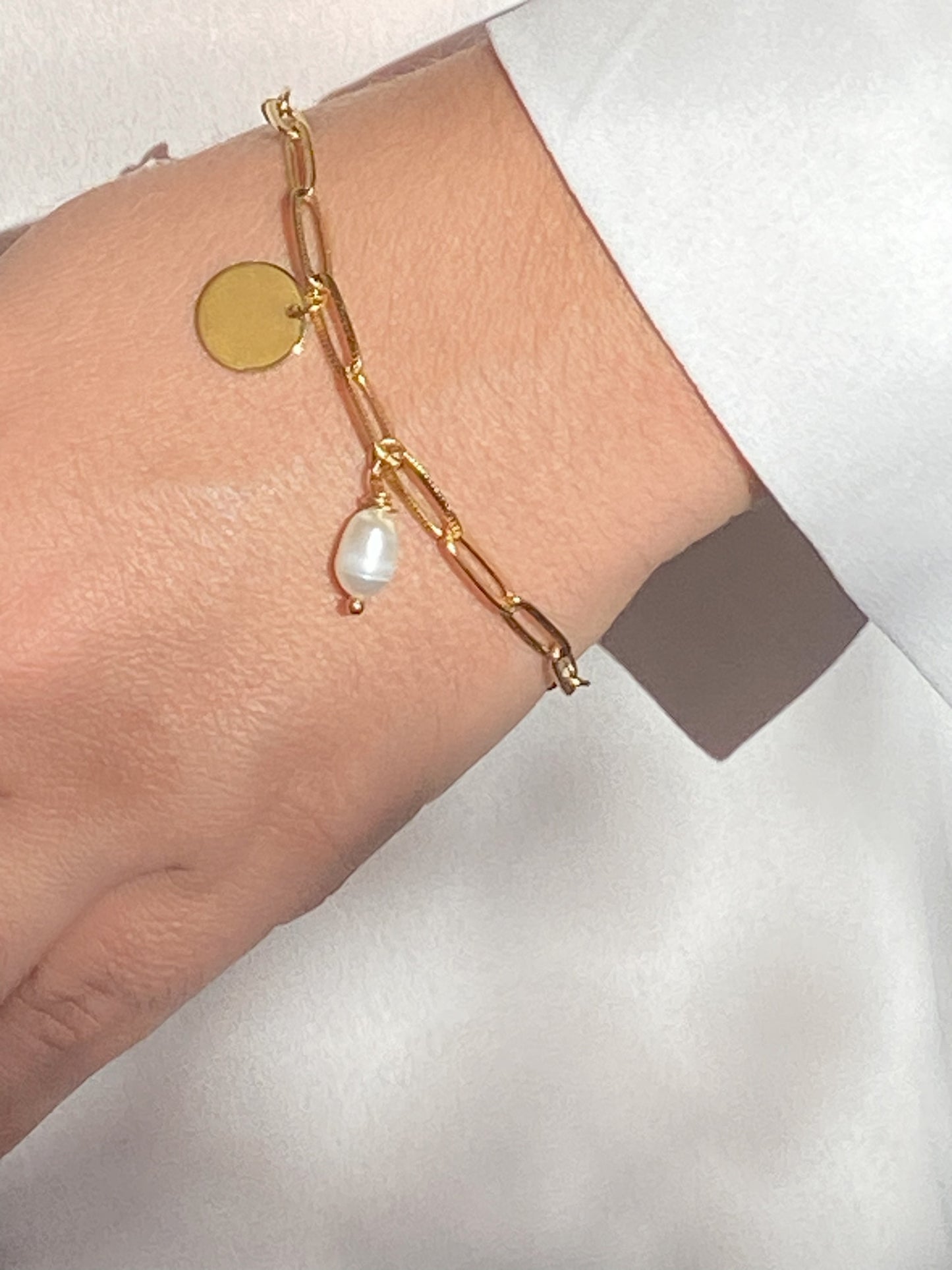 BraceletEngravable Pearl Charm Bracelet – Personalized Elegance