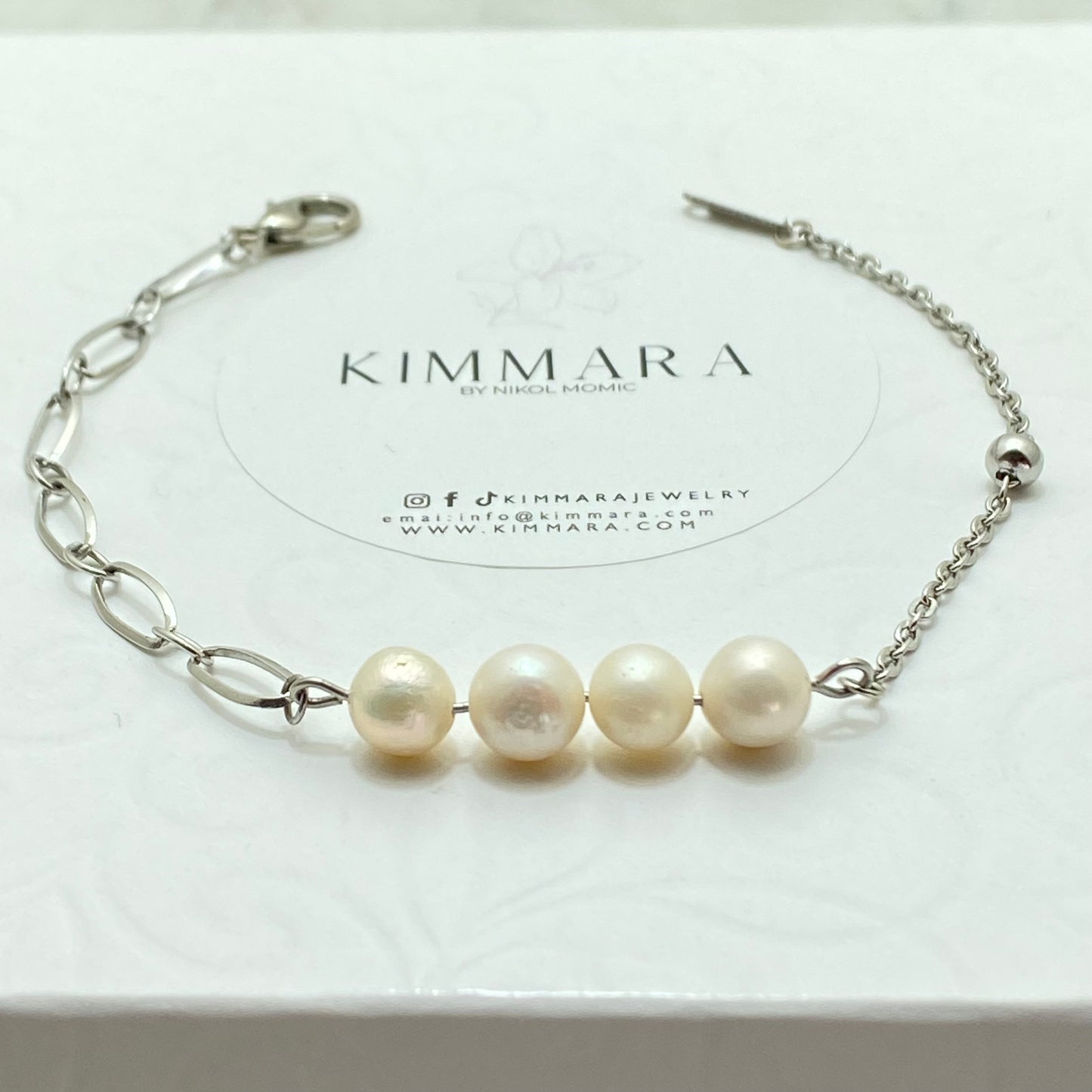 PEARLS BRACELET