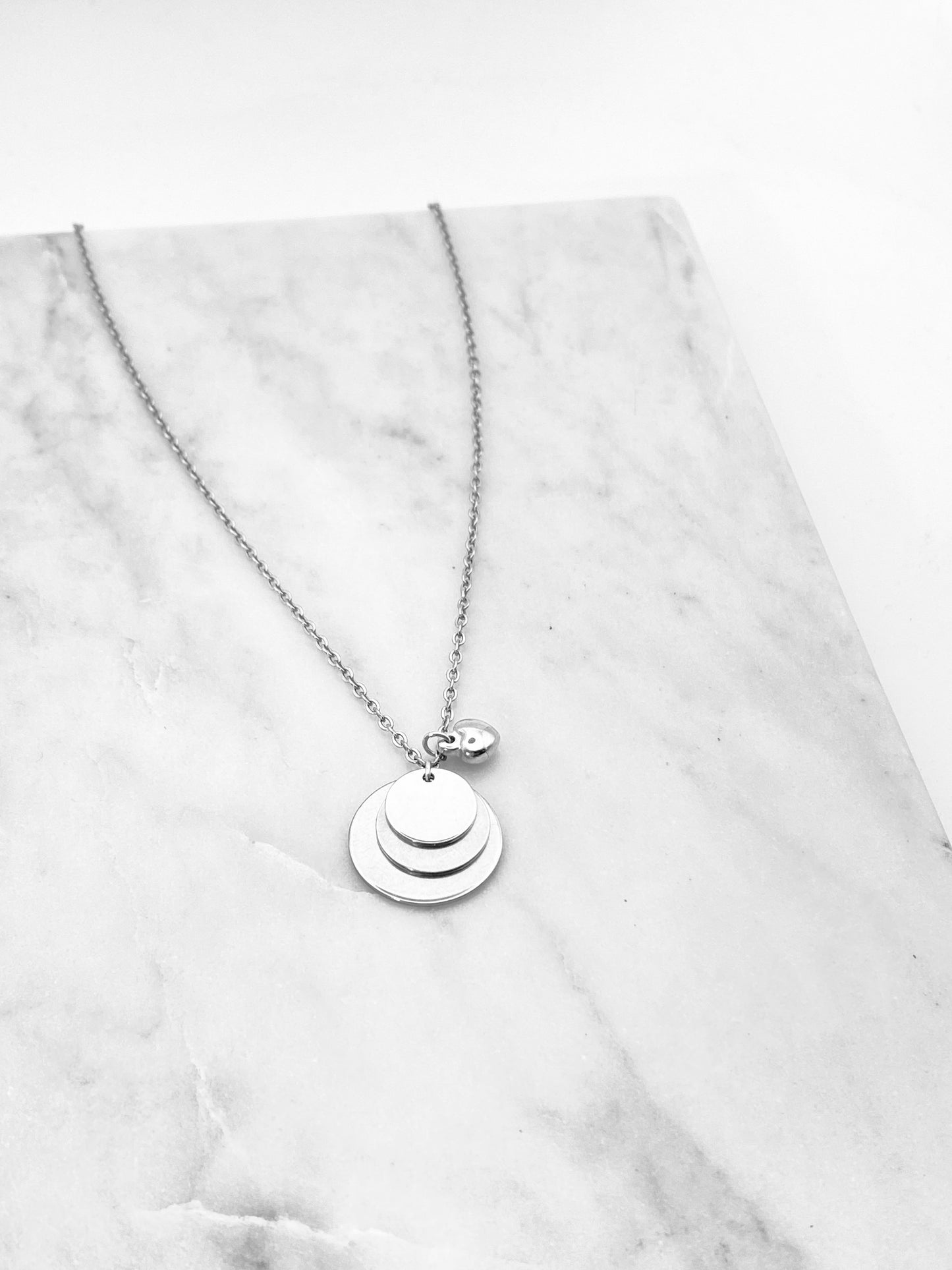 Personalized Layered Disc Necklace – Your Story in Every Detail